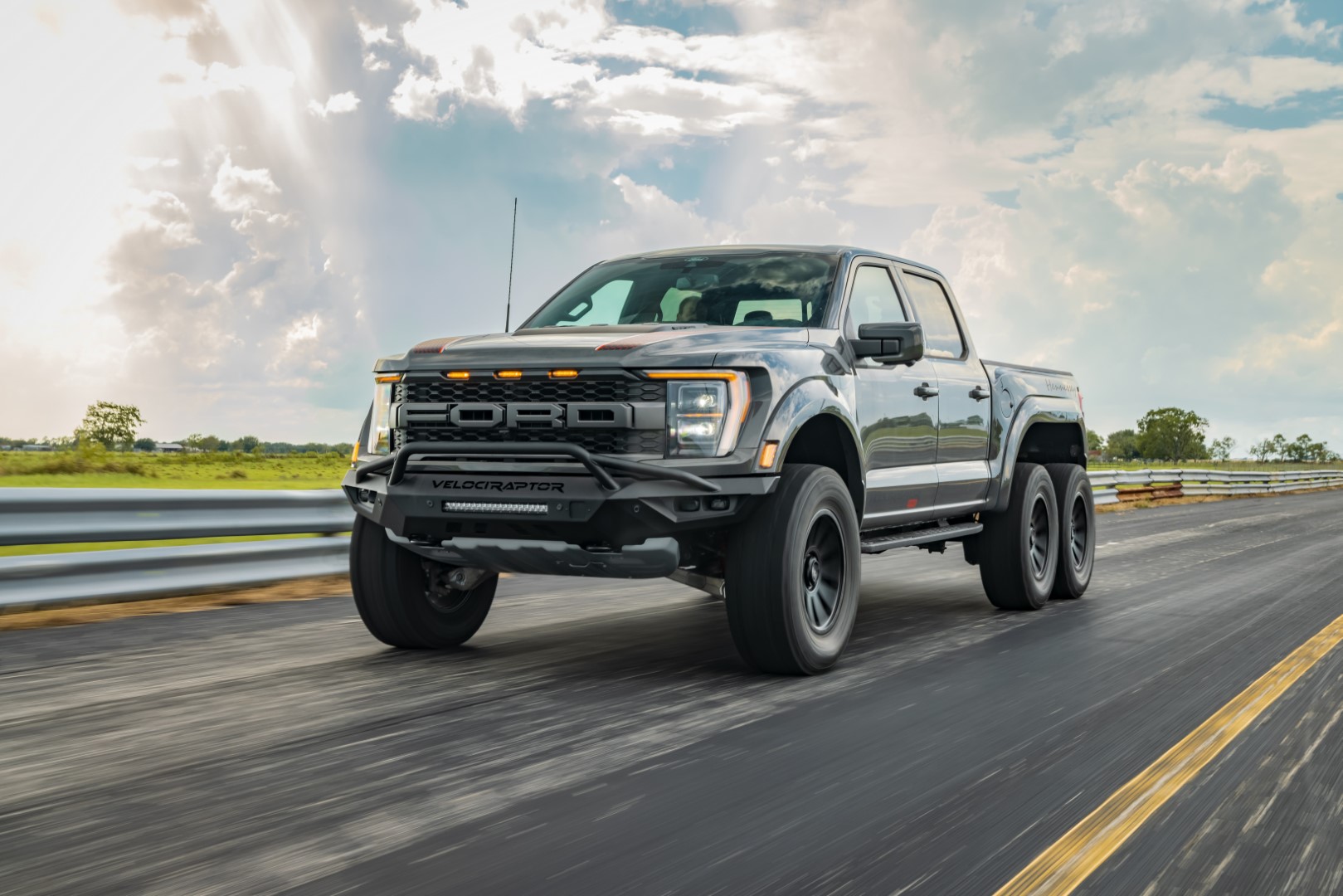 Topgear Hennessey Transforms The Ford F 150 Into The Velociraptor 6x6 3290